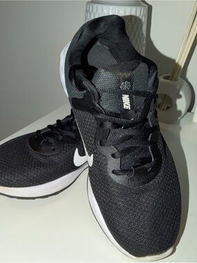 Nike Black and White Mesh Running Shoes